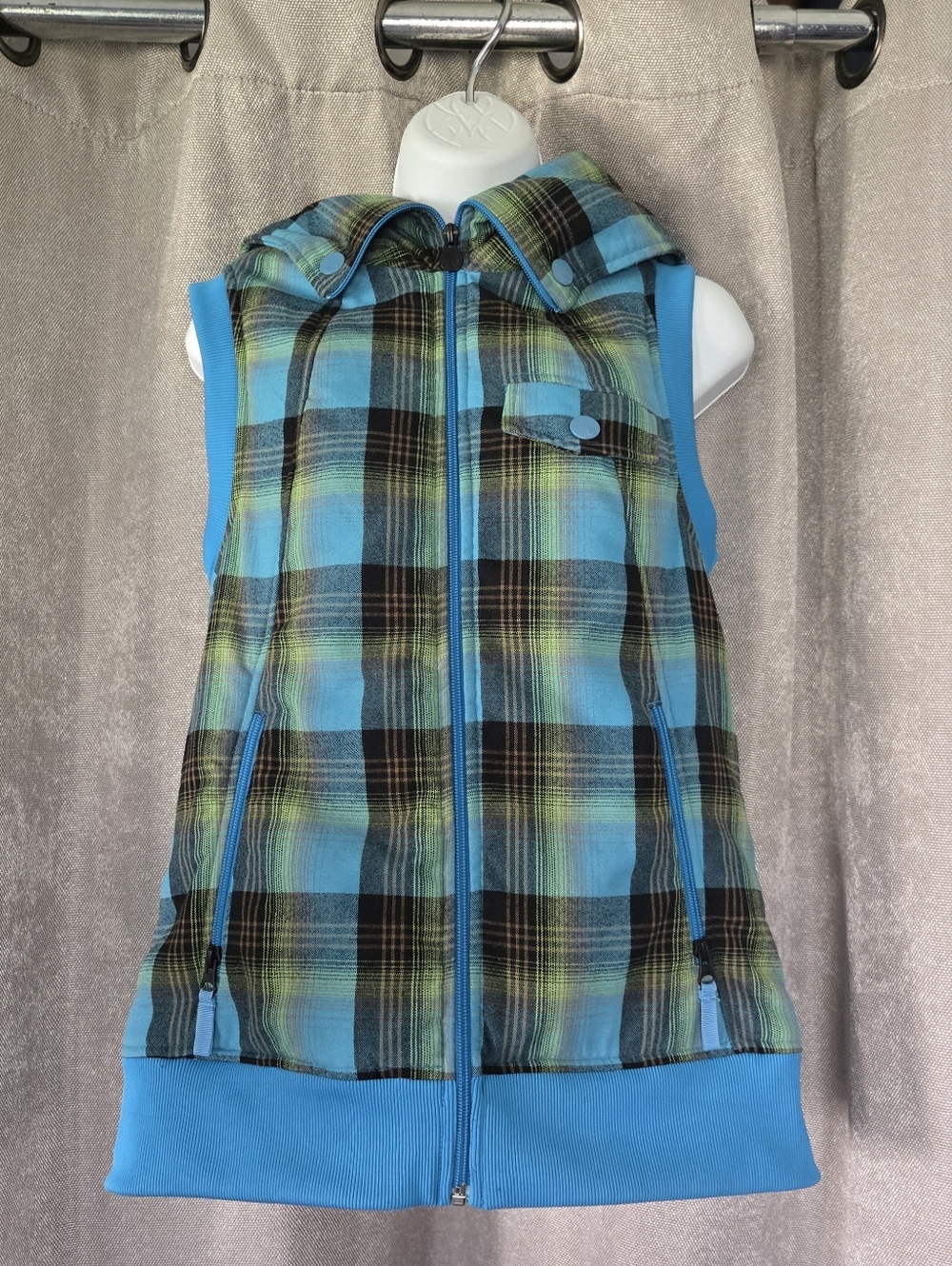 ⭐️Burton Blue Plaid Hooded Zip Vest⭐️